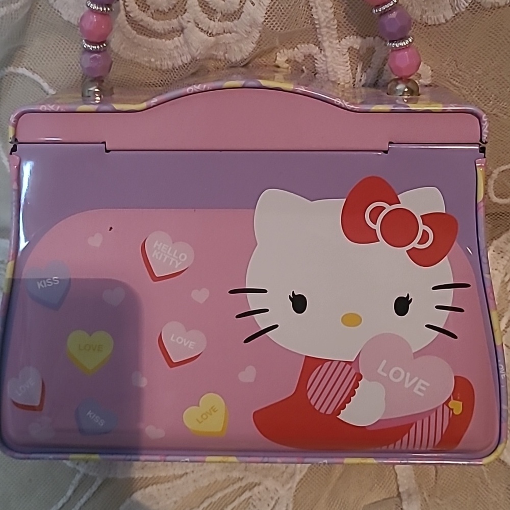 Hello Kitty Pink and Purple Heart Tin Purse (2011) - Picture 4 of 11